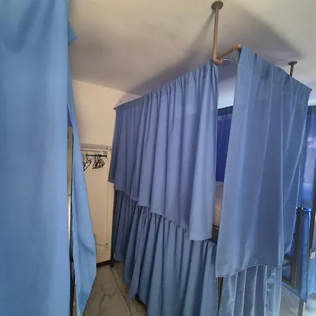 Nomads Hostel Multicultural & Coworking-2